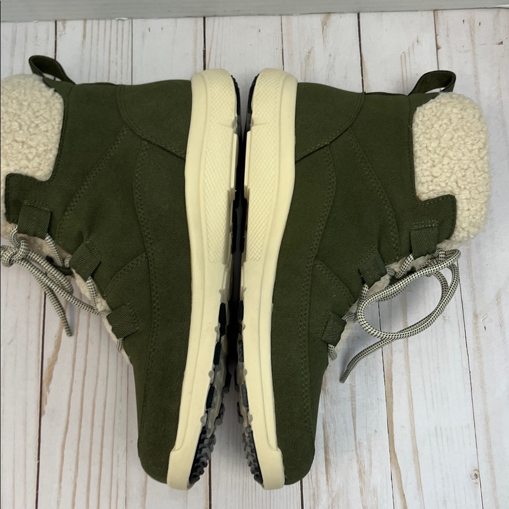 JBU freeze sneaker booties. Shearling. Velvety interior. Lace up. NIB. Size 9.5 - Picture 7 of 11